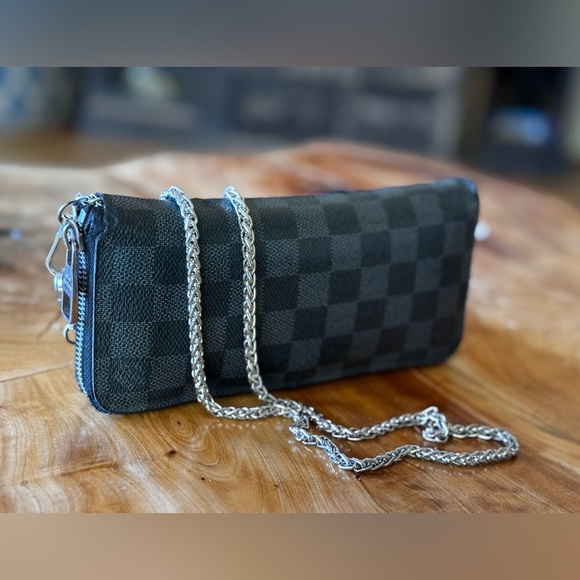 Louis Vuitton Handbags - Louis Vuitton
Damier Graphite Pattern Coated Canvas Zippy Organizer Wallet